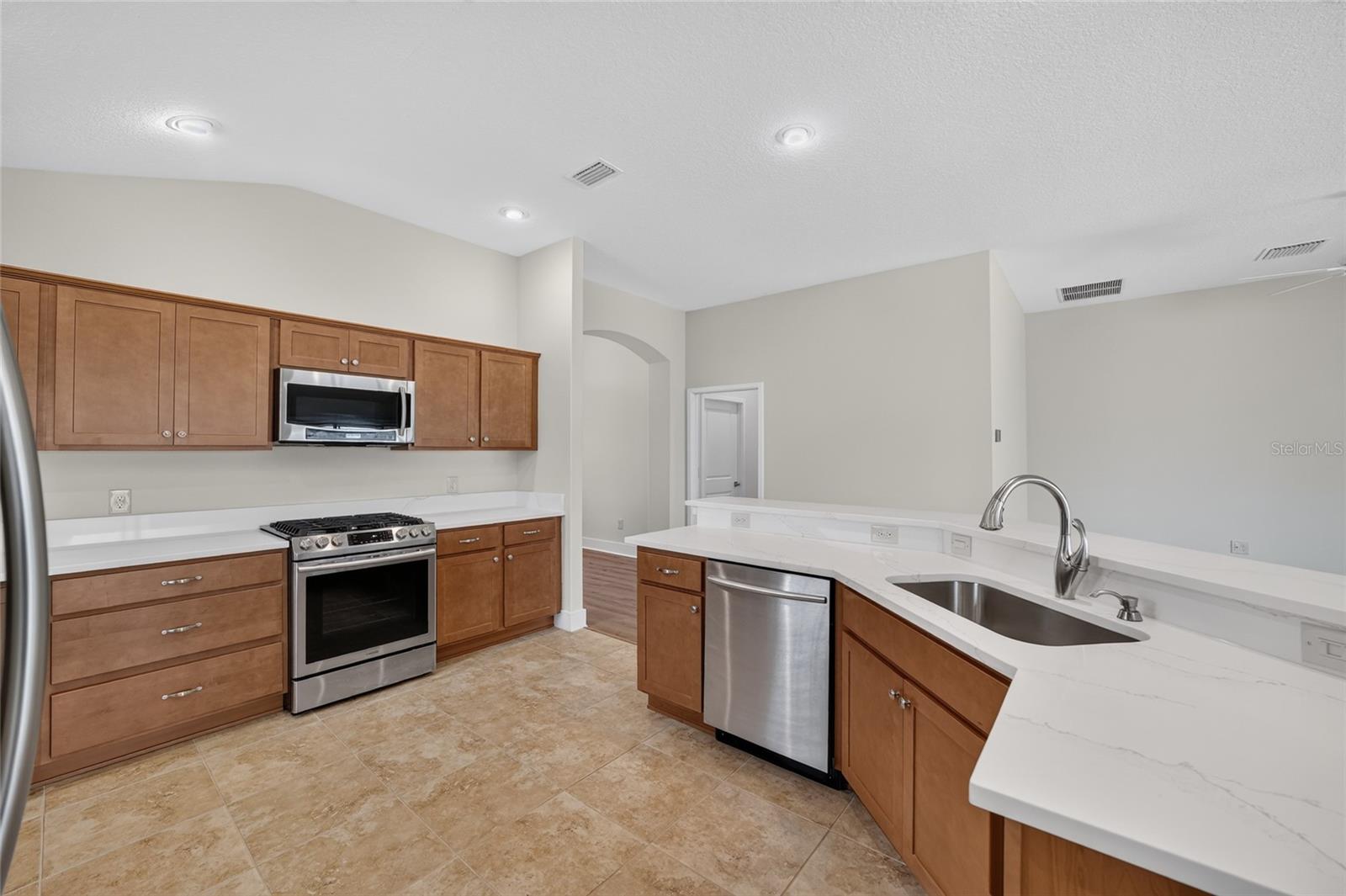 5791 HENRY LOOP, THE VILLAGES, FL — photo 9