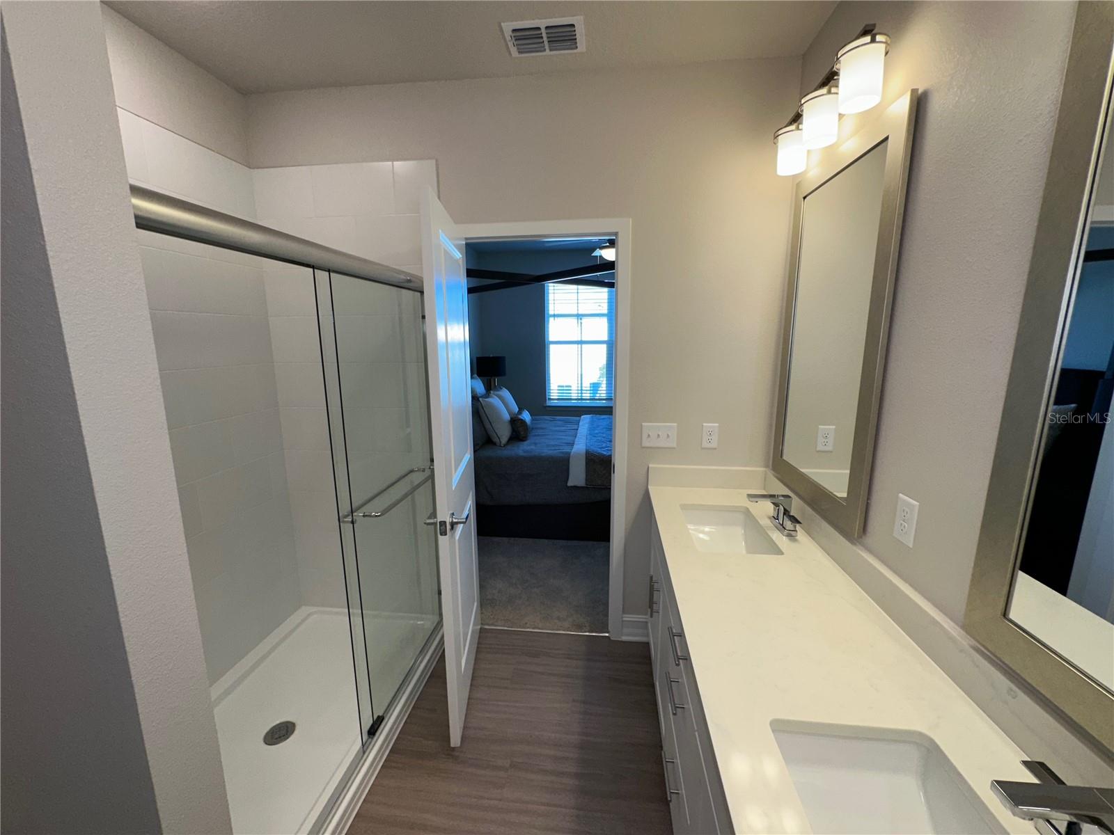 1075 E CAROLINE ST, TAVARES, FL — photo 35