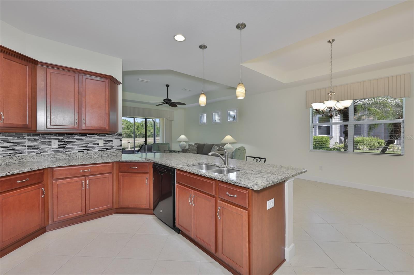 2423 RICHMOND GREENS CT, SUN CITY CENTER, FL — photo 11