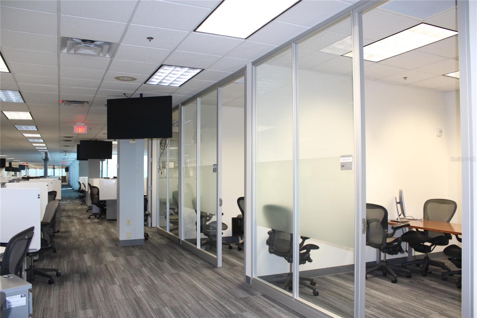 6550 W HILLSBOROUGH AVE, TAMPA, FL — photo 3