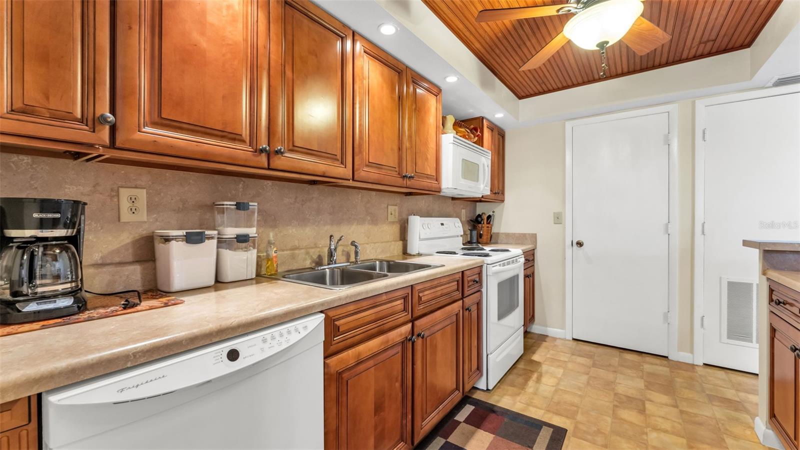 1130 N LAKE PARKER AVE #C321, LAKELAND, FL — photo 15