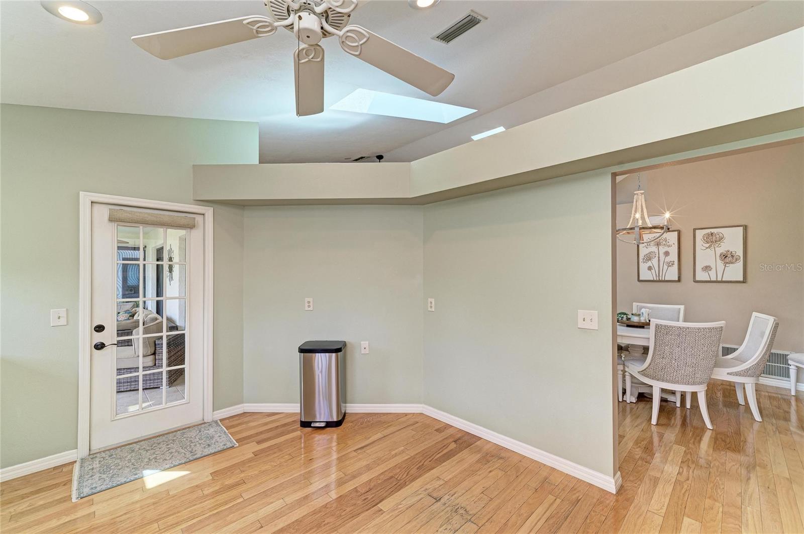 246 LAUREL HOLLOW DR #23, NOKOMIS, FL — photo 32