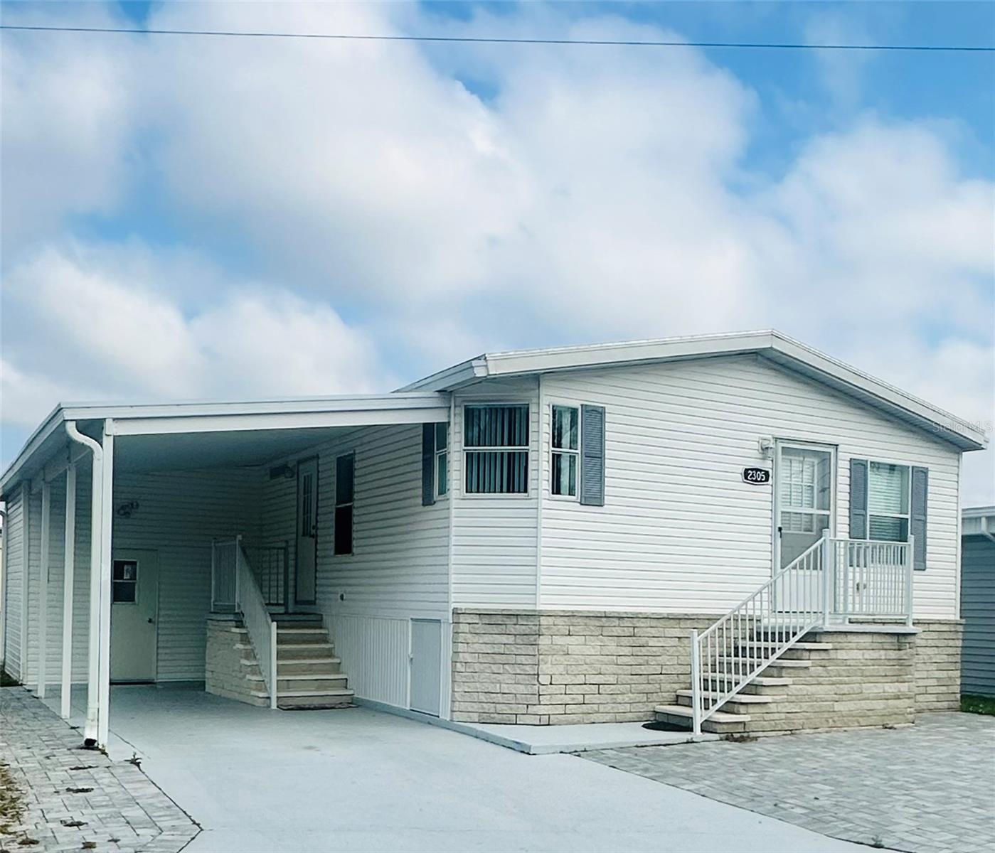 2305 BAY DR, BRADENTON, FL