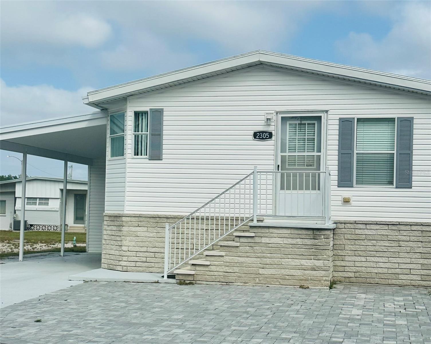 2305 BAY DR, BRADENTON, FL — photo 2