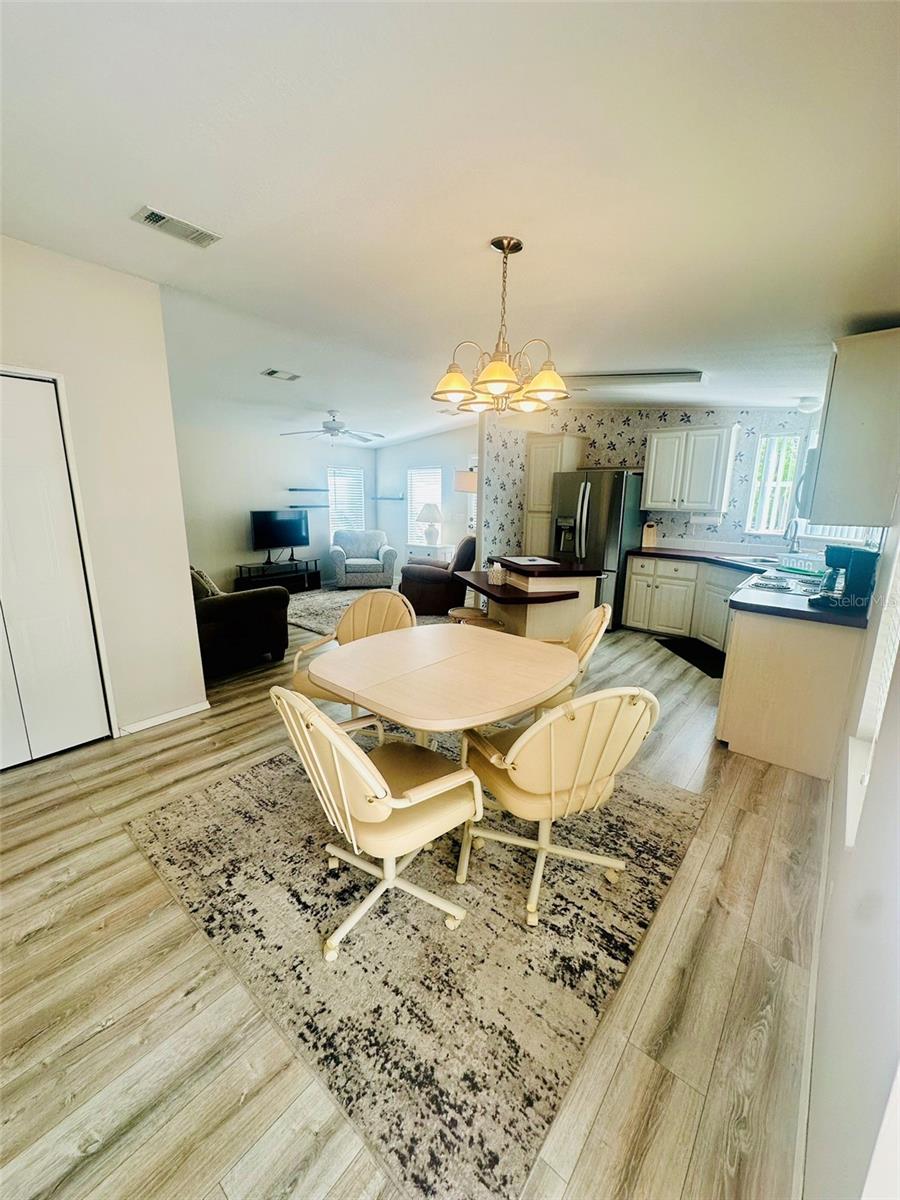 2305 BAY DR, BRADENTON, FL — photo 3