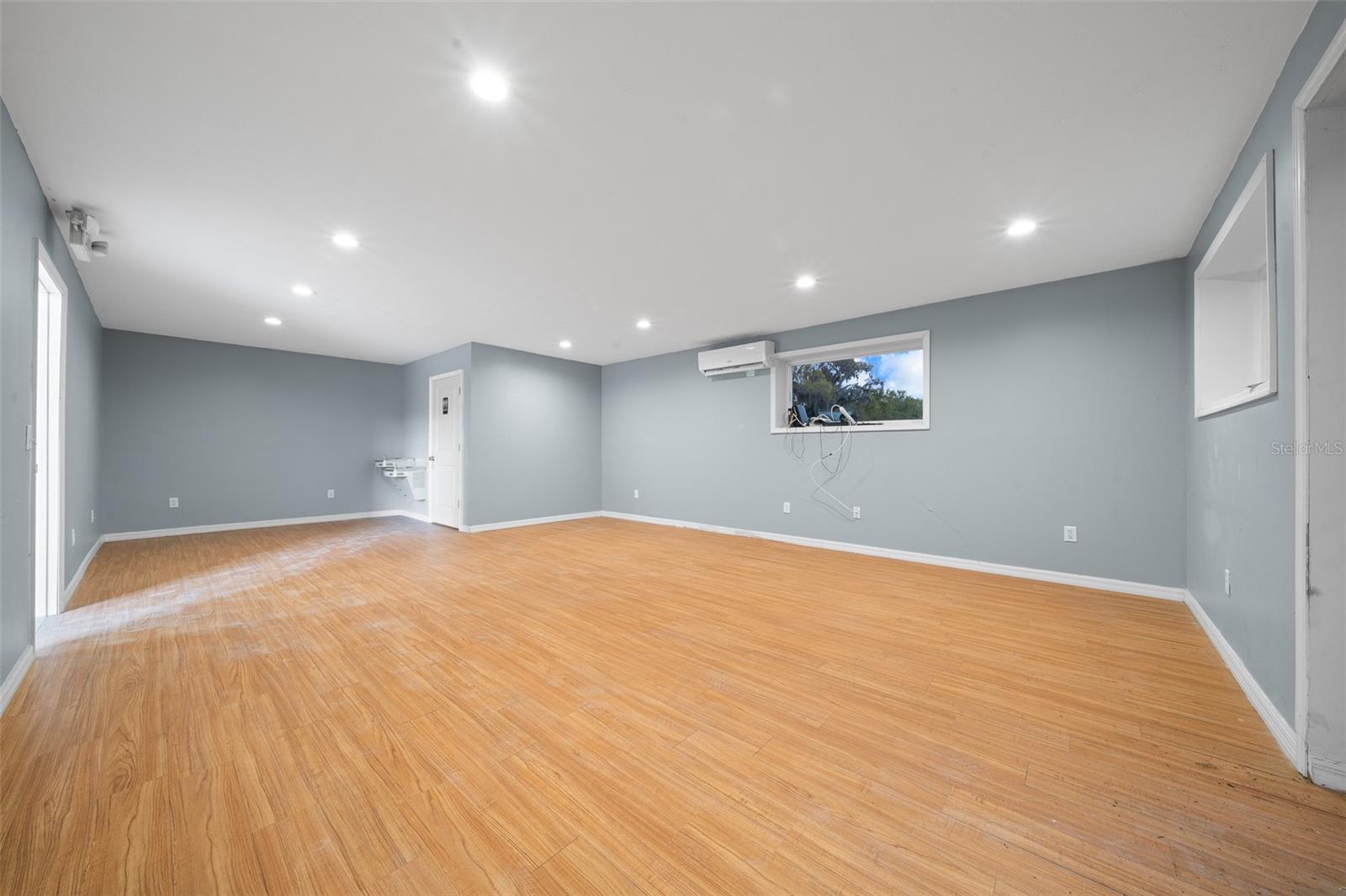 3073 NE 37TH PL, WILDWOOD, FL — photo 3