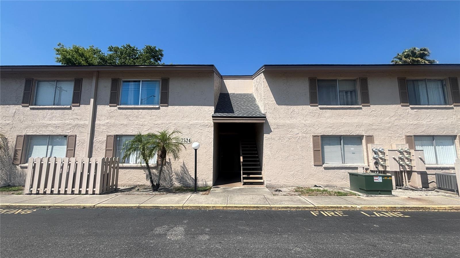 7524 NEEDLE LEAF PL #32, TAMPA, FL