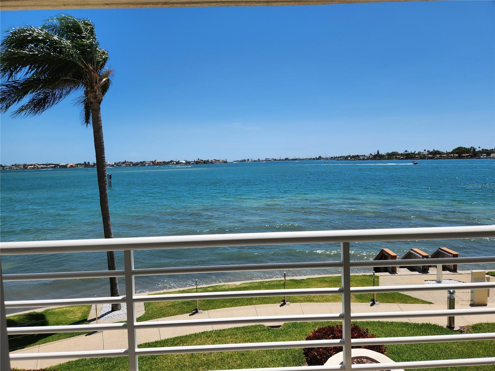 6105 BAHIA DEL MAR CIR #283, ST PETERSBURG, FL