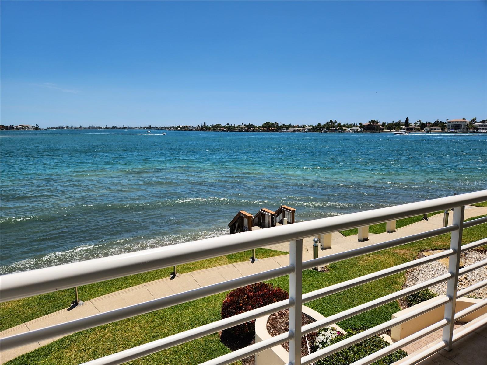 6105 BAHIA DEL MAR CIR #283, ST PETERSBURG, FL — photo 2