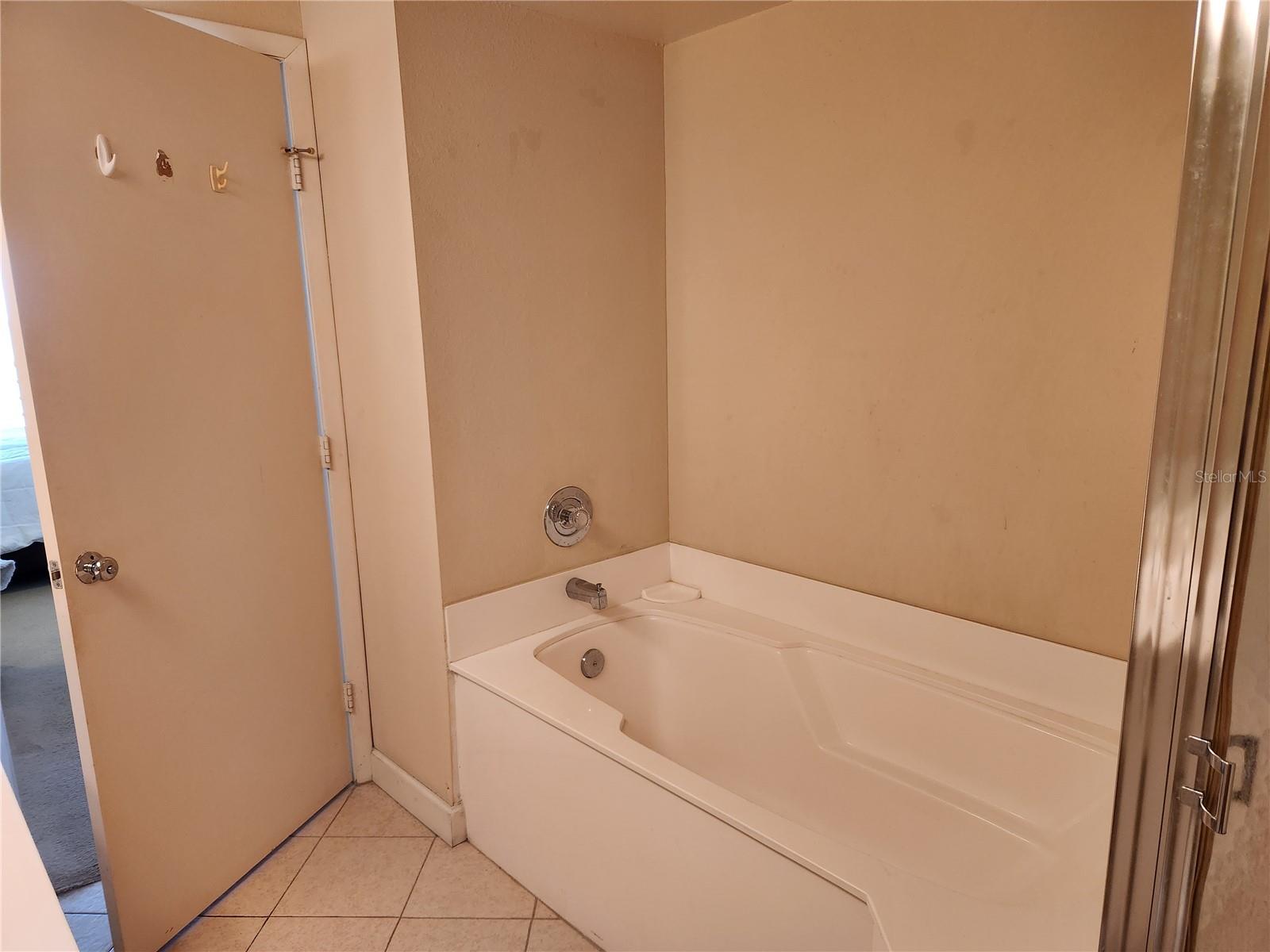 6105 BAHIA DEL MAR CIR #283, ST PETERSBURG, FL — photo 14