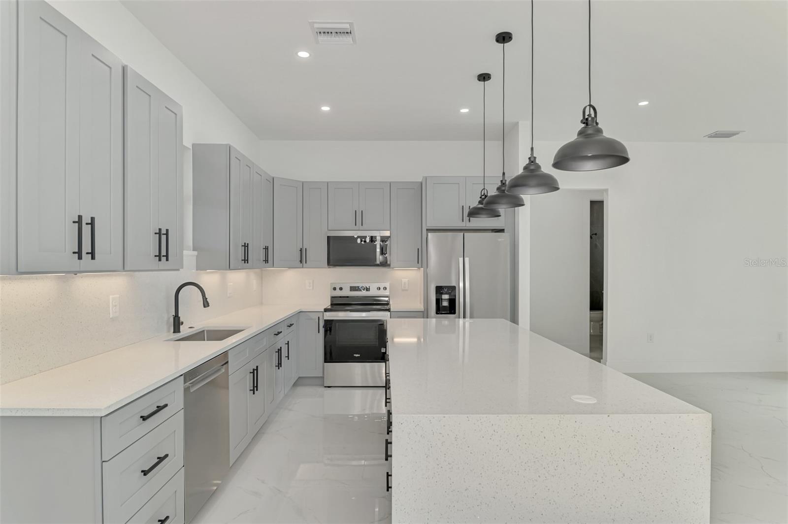 9468 ATTICA CIR, PORT CHARLOTTE, FL — photo 22