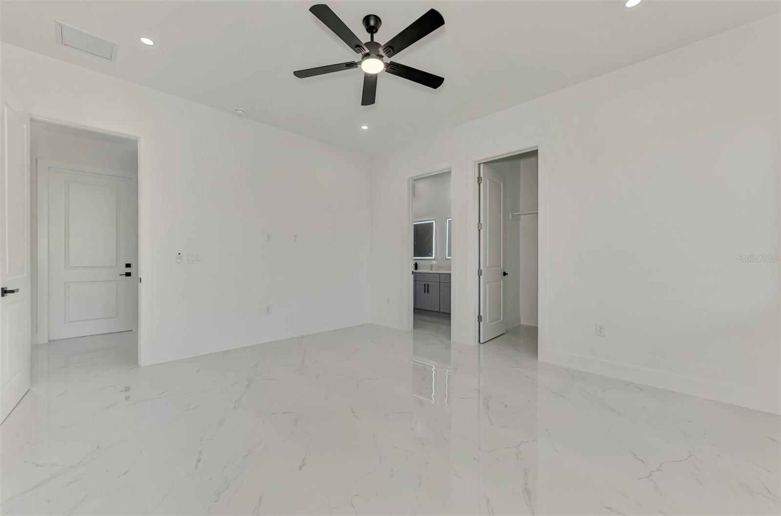 9468 ATTICA CIR, PORT CHARLOTTE, FL — photo 37
