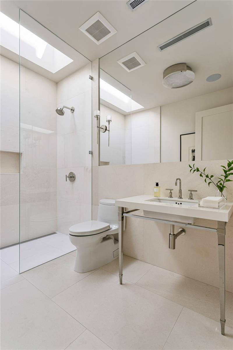 416 BRIGHTWATERS BLVD NE, ST PETERSBURG, FL — photo 16