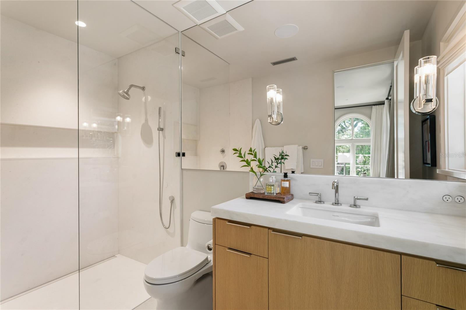 416 BRIGHTWATERS BLVD NE, ST PETERSBURG, FL — photo 32
