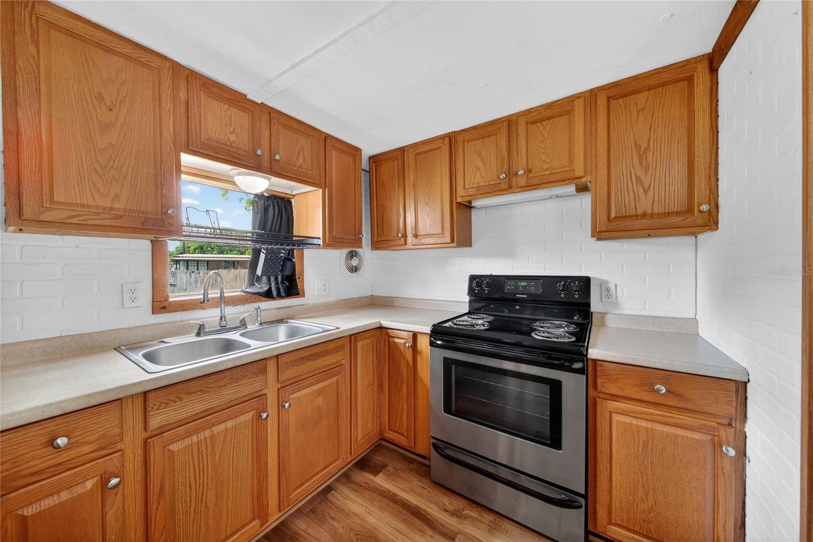 4710 VILLAGE DR, LAKELAND, FL — photo 10