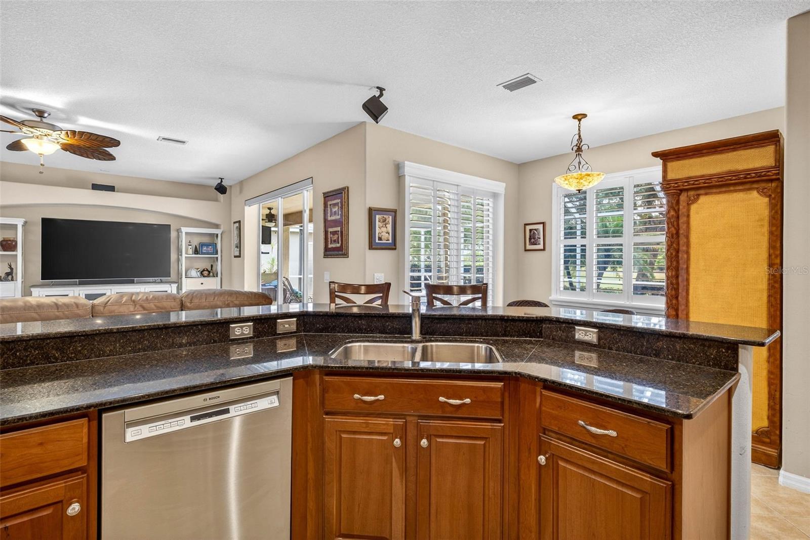 3819 SALIDA DELSOL DR, SUN CITY CENTER, FL — photo 10
