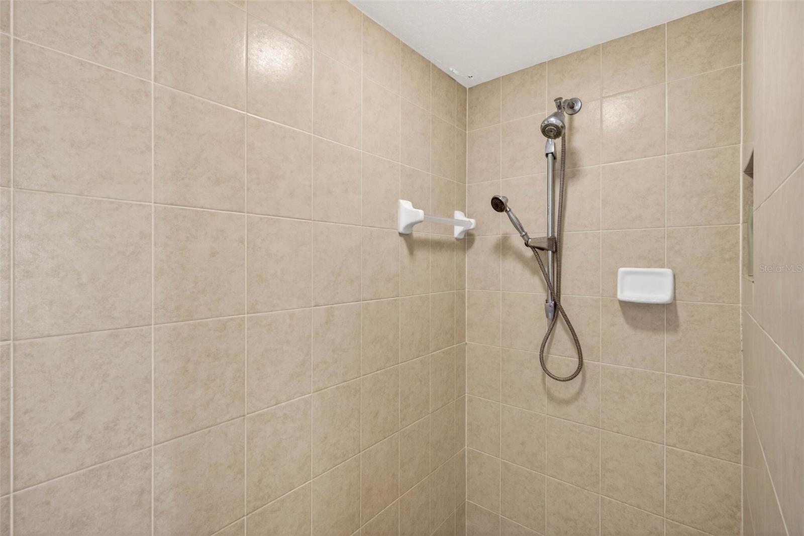 3819 SALIDA DELSOL DR, SUN CITY CENTER, FL — photo 32
