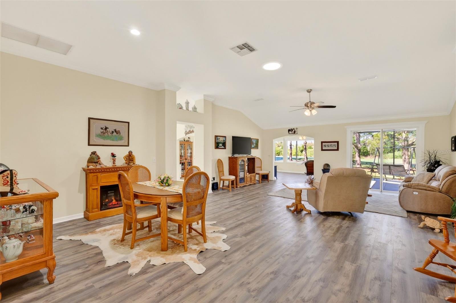 416 CARRERA DR, THE VILLAGES, FL — photo 10