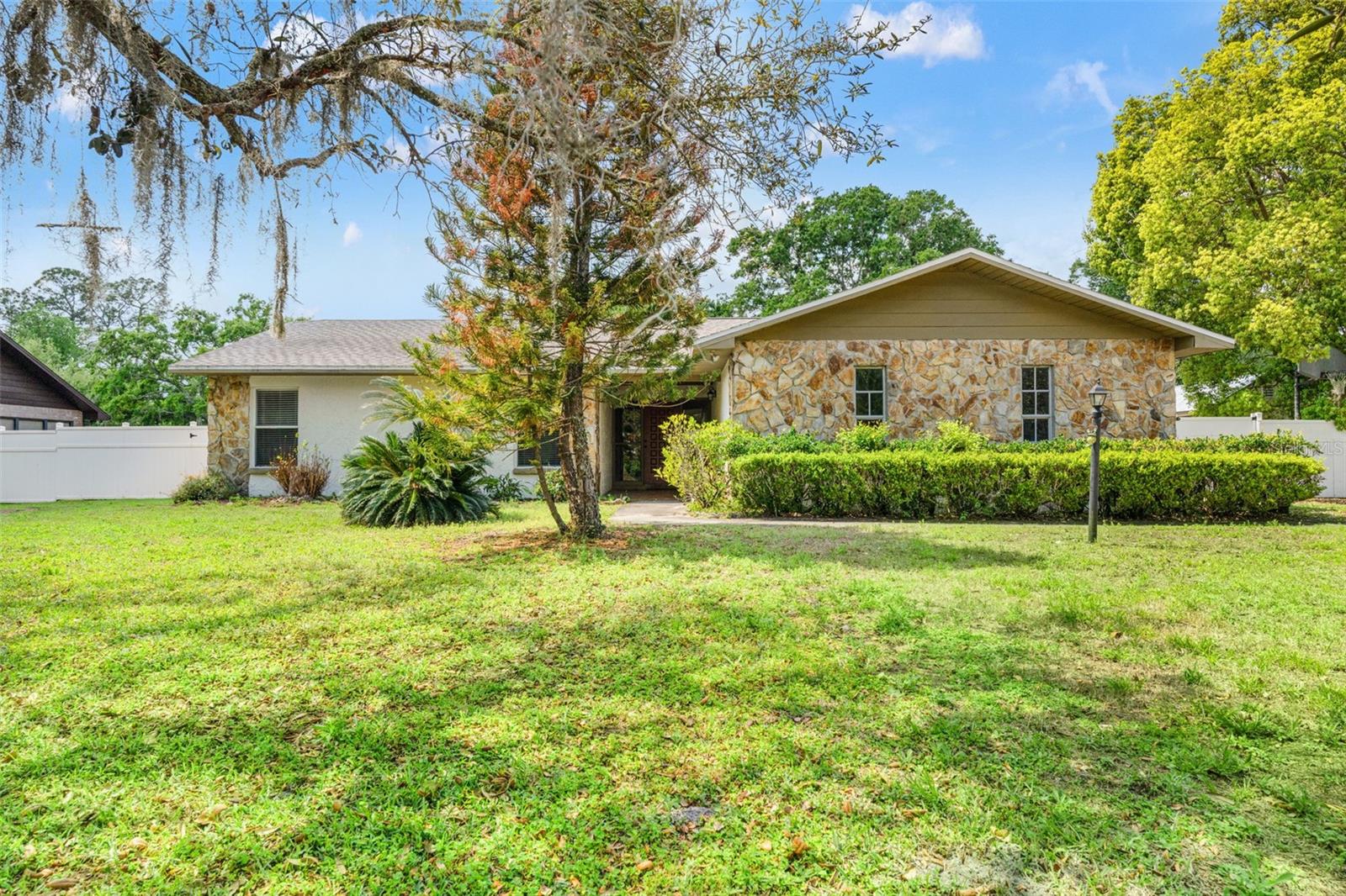 2524 VICTARRA CIR, LUTZ, FL — photo 2