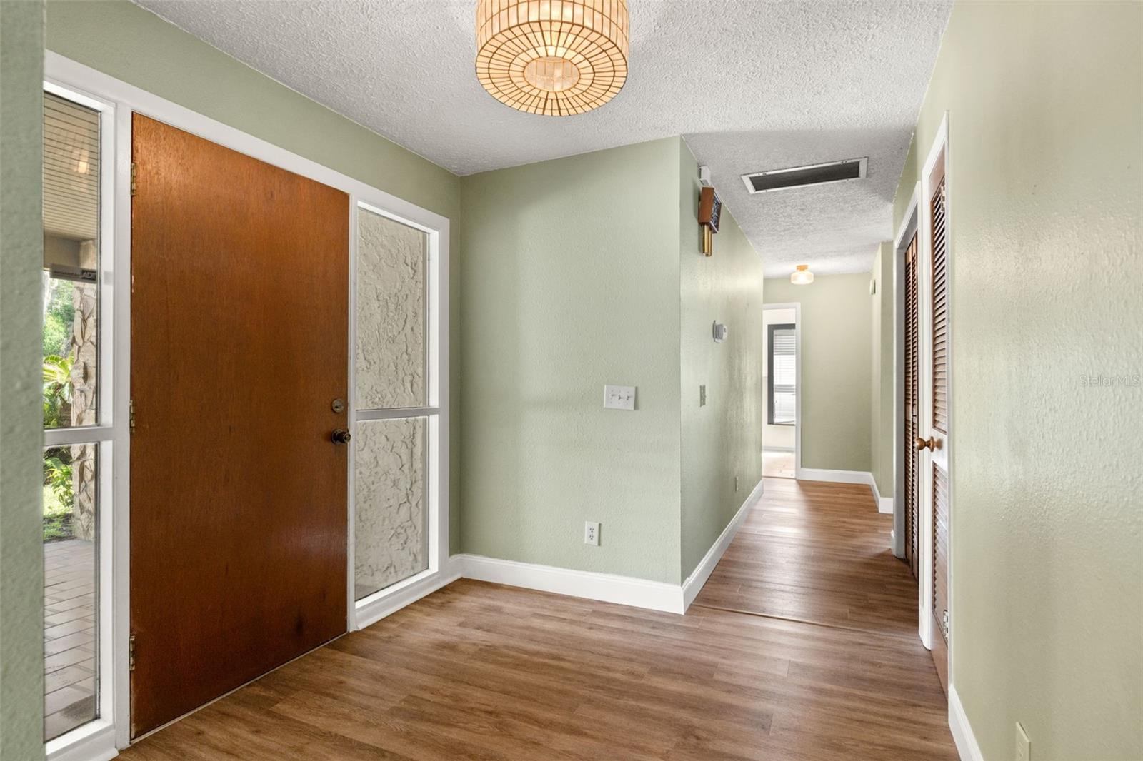 2524 VICTARRA CIR, LUTZ, FL — photo 4