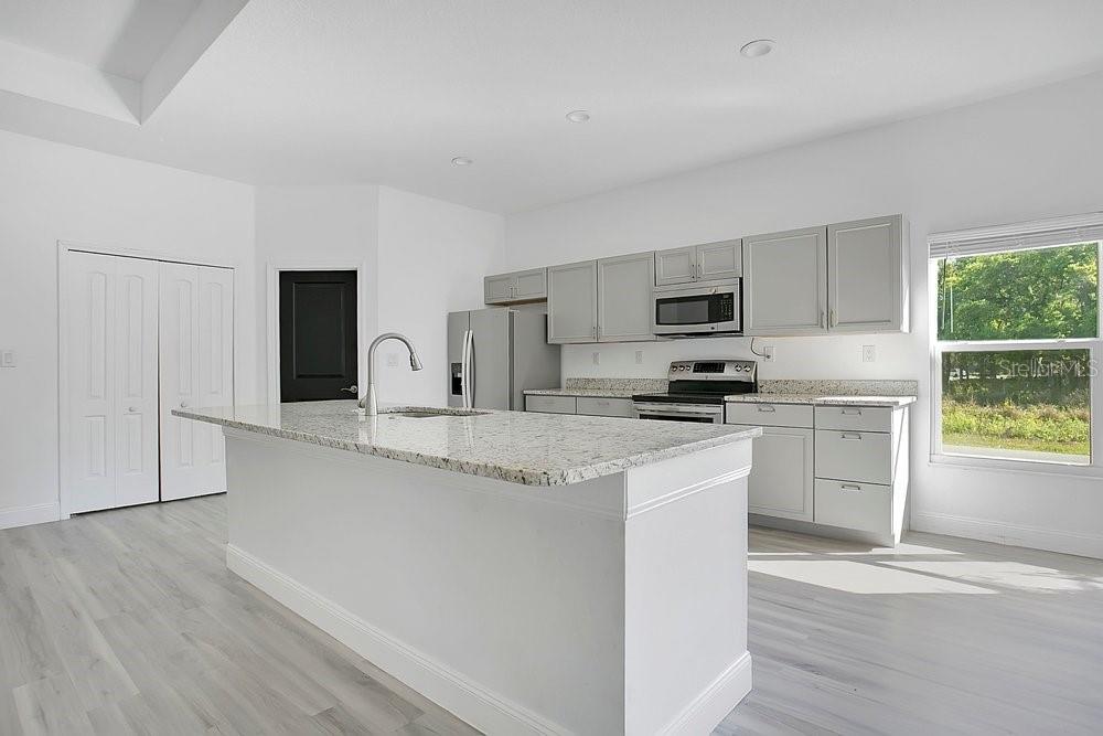 2498 MITCHELL AVE, MIMS, FL — photo 9