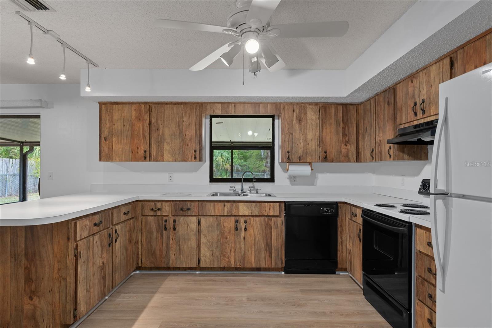 7095 W GREENWOOD LN, CRYSTAL RIVER, FL — photo 14