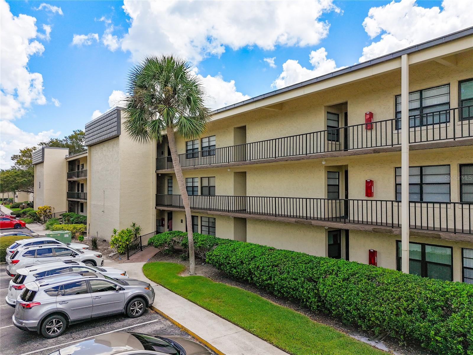 14130 ROSEMARY LN #3215, LARGO, FL