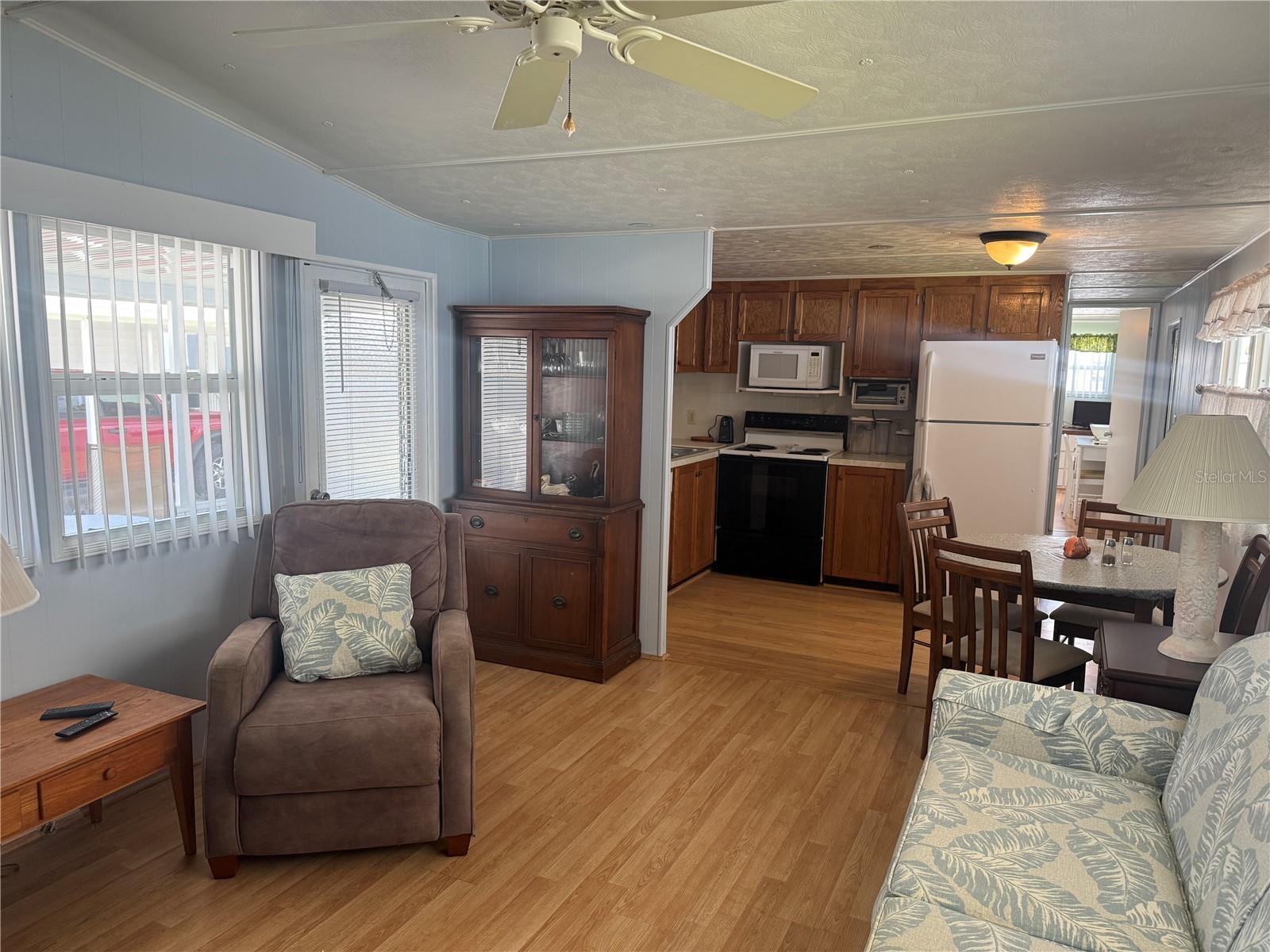 731 CAMELLIA DR, VENICE, FL — photo 3