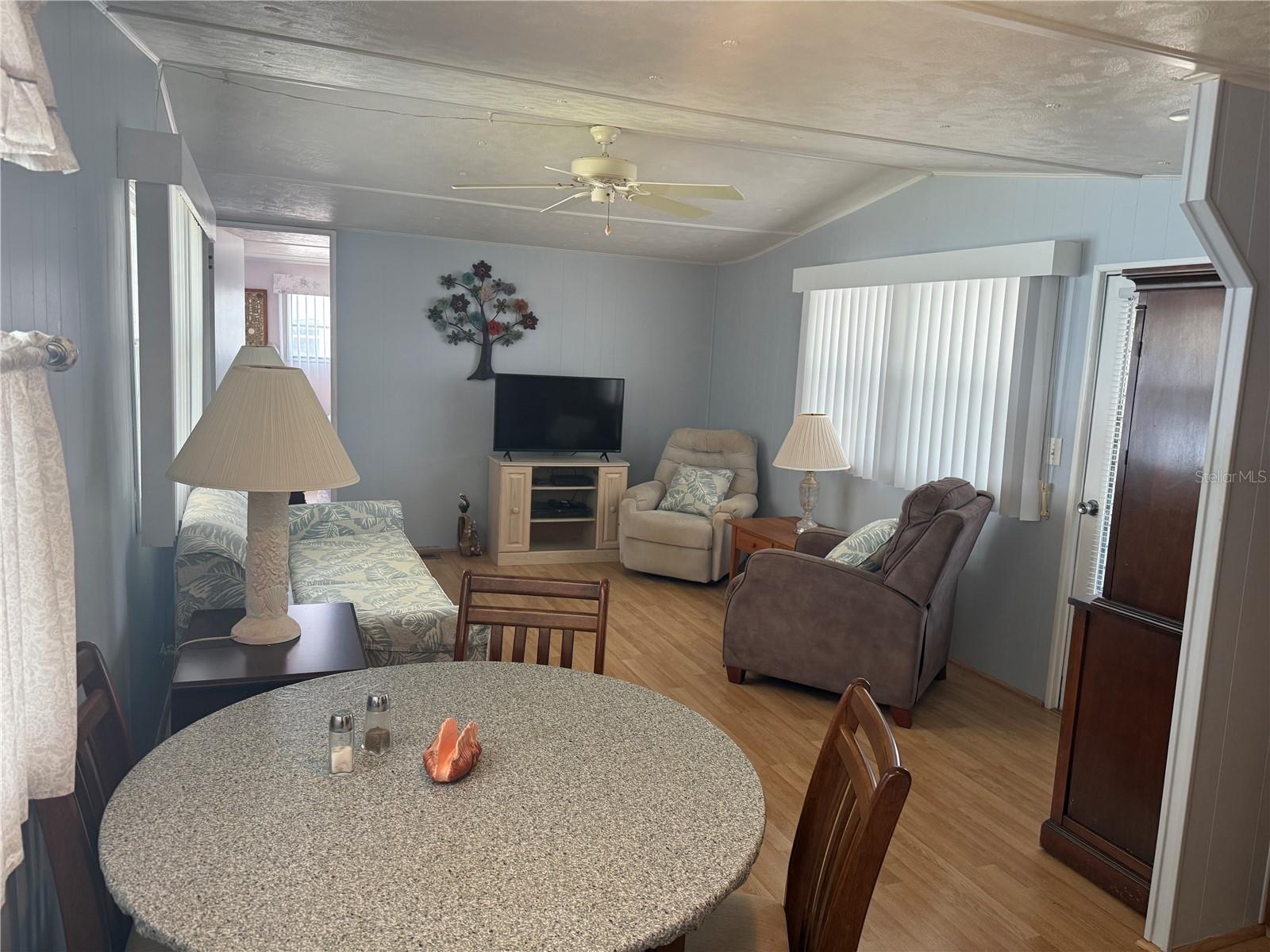 731 CAMELLIA DR, VENICE, FL — photo 4