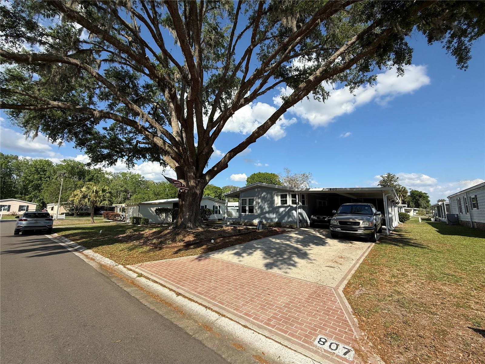 807 OAK BLVD, WILDWOOD, FL