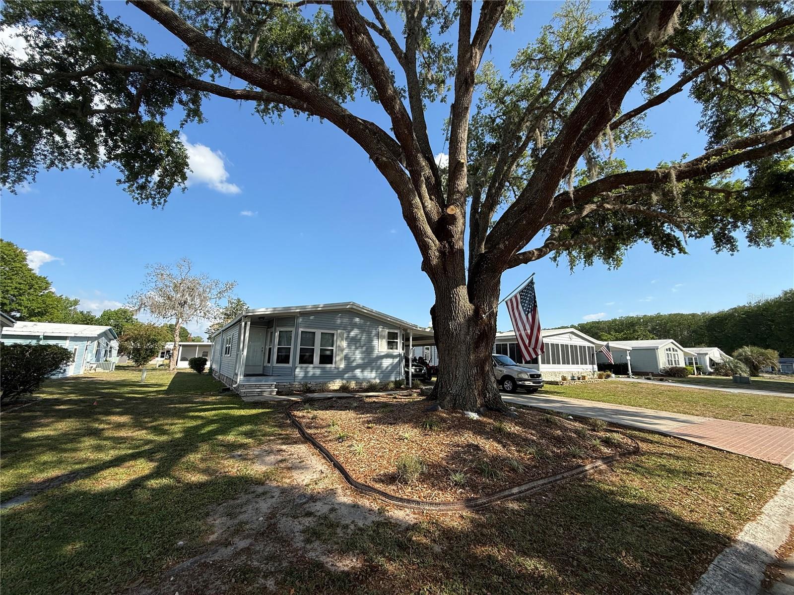 807 OAK BLVD, WILDWOOD, FL — photo 2