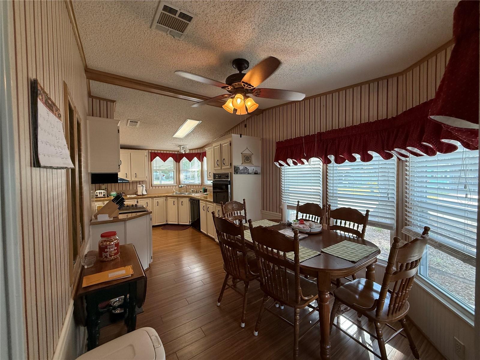 807 OAK BLVD, WILDWOOD, FL — photo 7