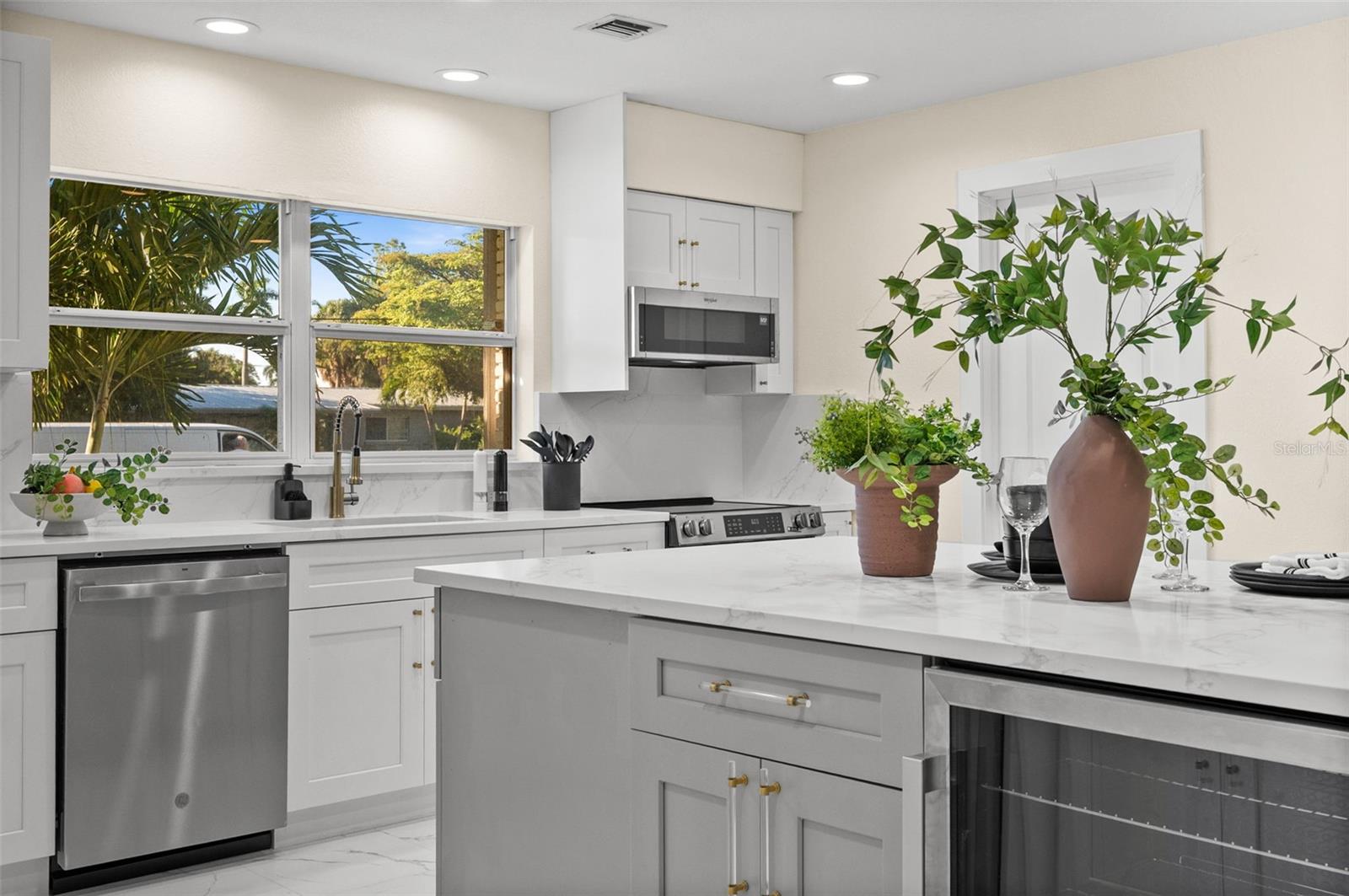 625 W OLYMPIA AVE, PUNTA GORDA, FL — photo 8