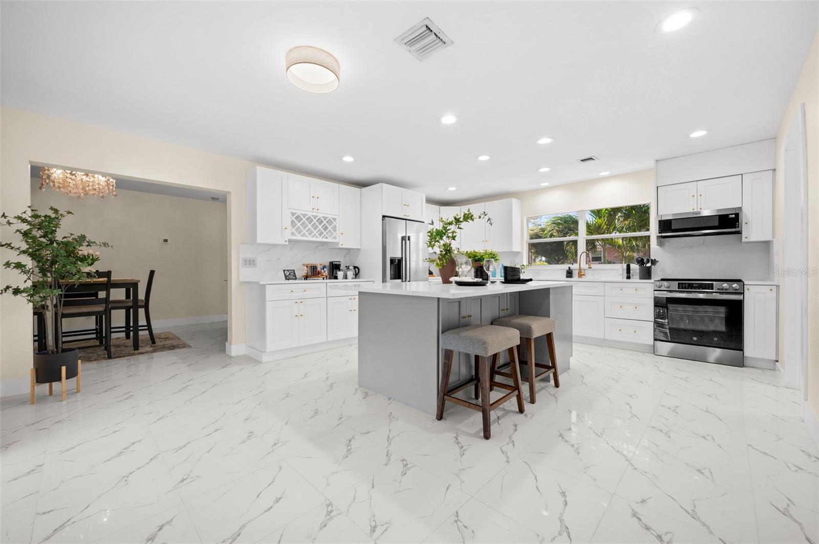 625 W OLYMPIA AVE, PUNTA GORDA, FL — photo 9
