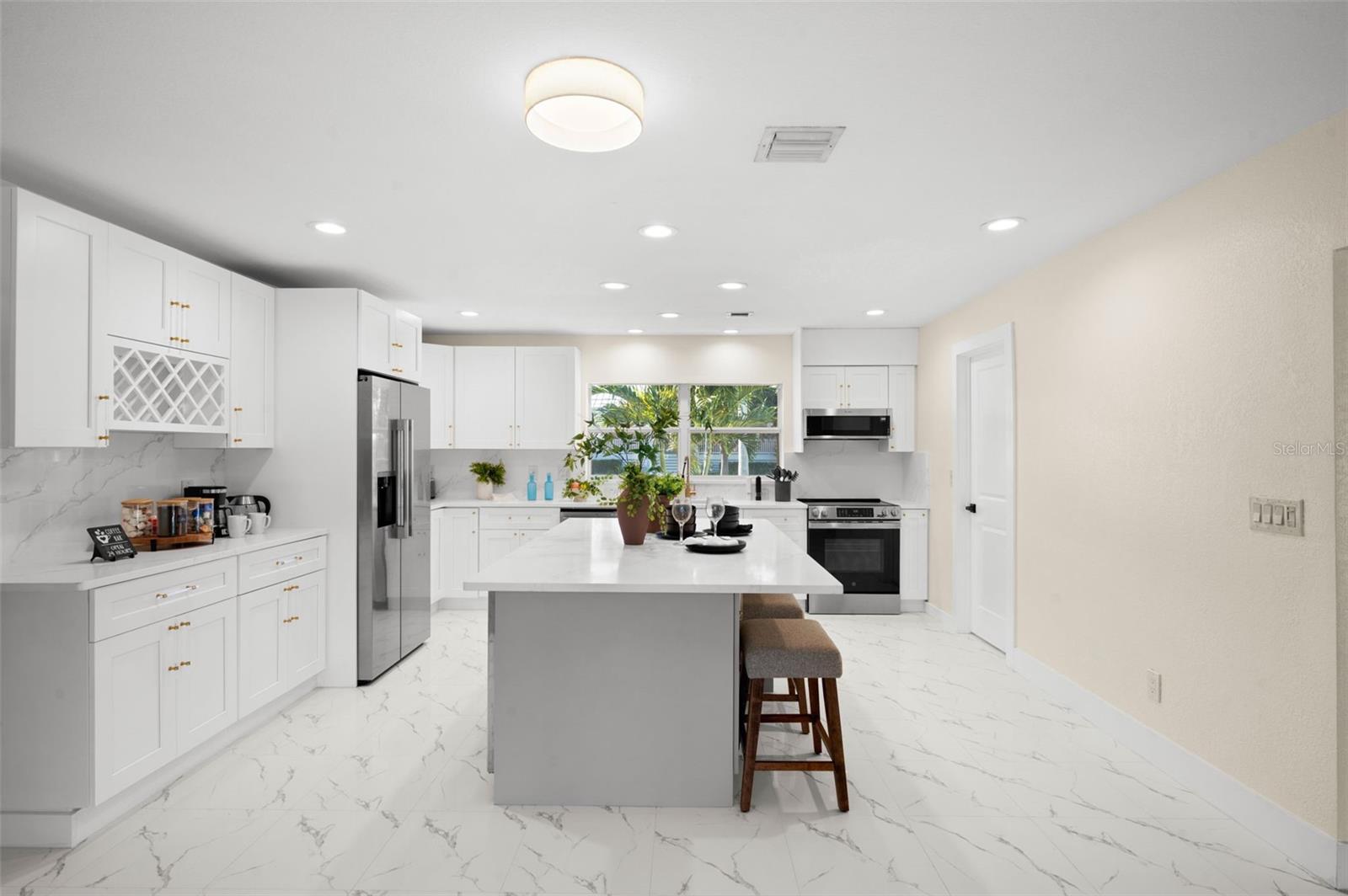 625 W OLYMPIA AVE, PUNTA GORDA, FL — photo 10