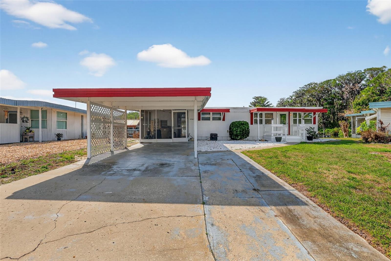31701 KELLY CIR, TAVARES, FL