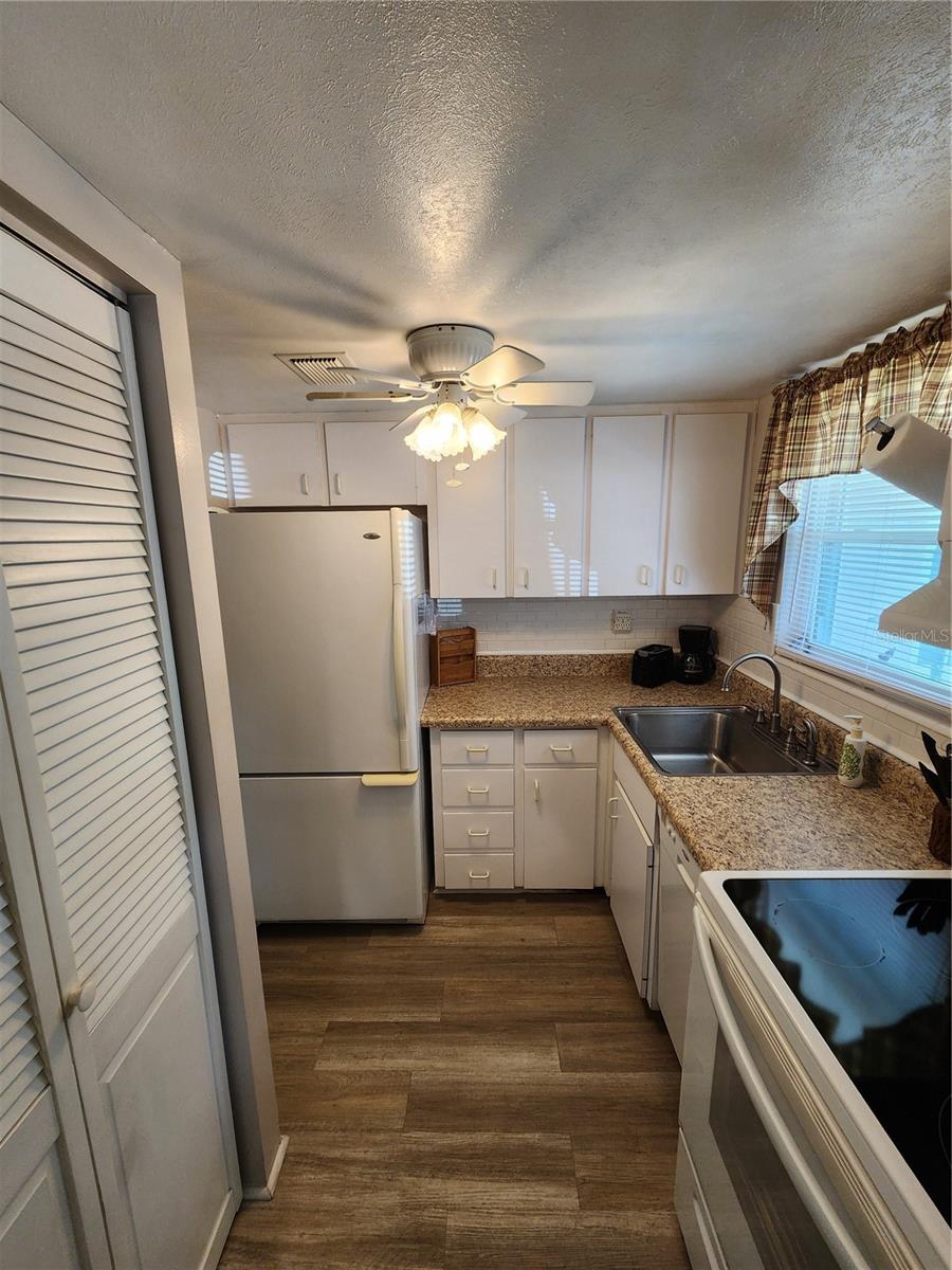 5842 WELCOME RD #J2, BRADENTON, FL — photo 12
