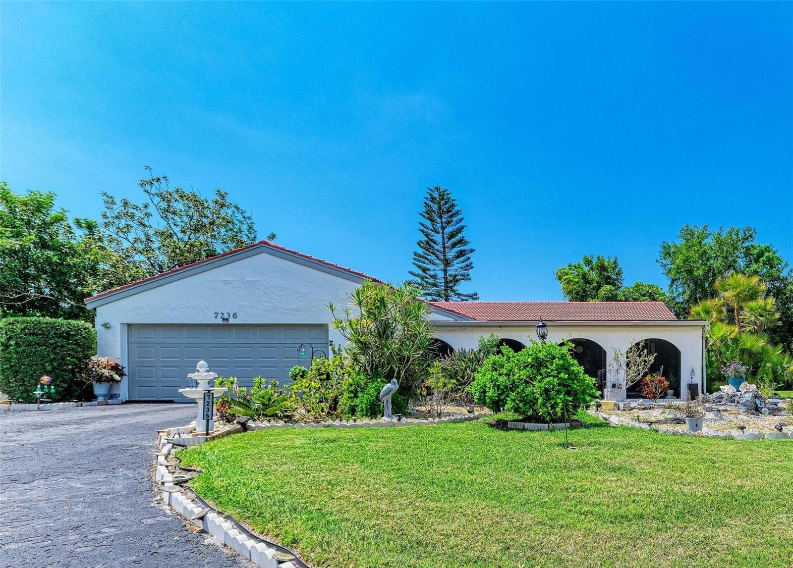 7236 LAS CASAS DR, SARASOTA, FL — photo 3