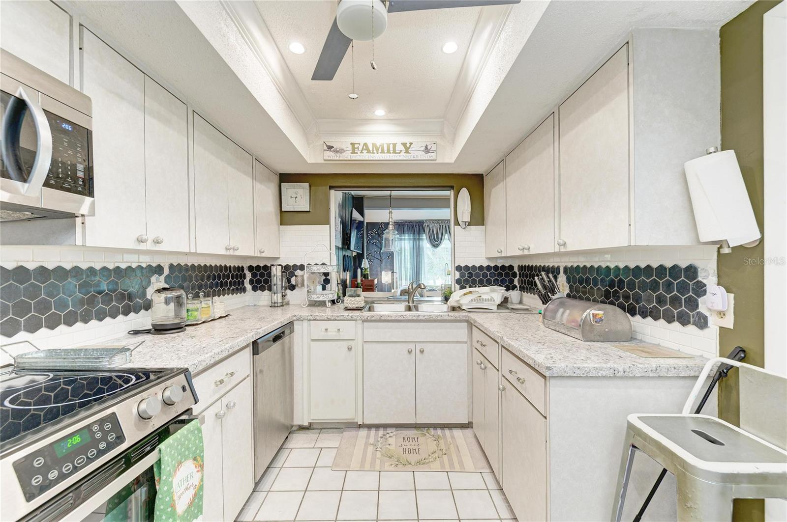 7236 LAS CASAS DR, SARASOTA, FL — photo 13
