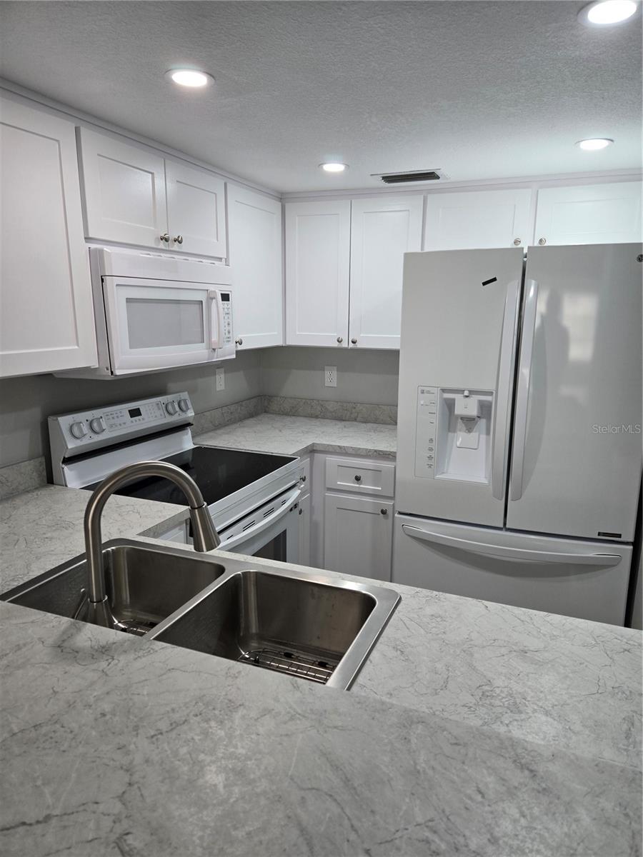 4600 MARINE PKWY #107, NEW PORT RICHEY, FL — photo 3