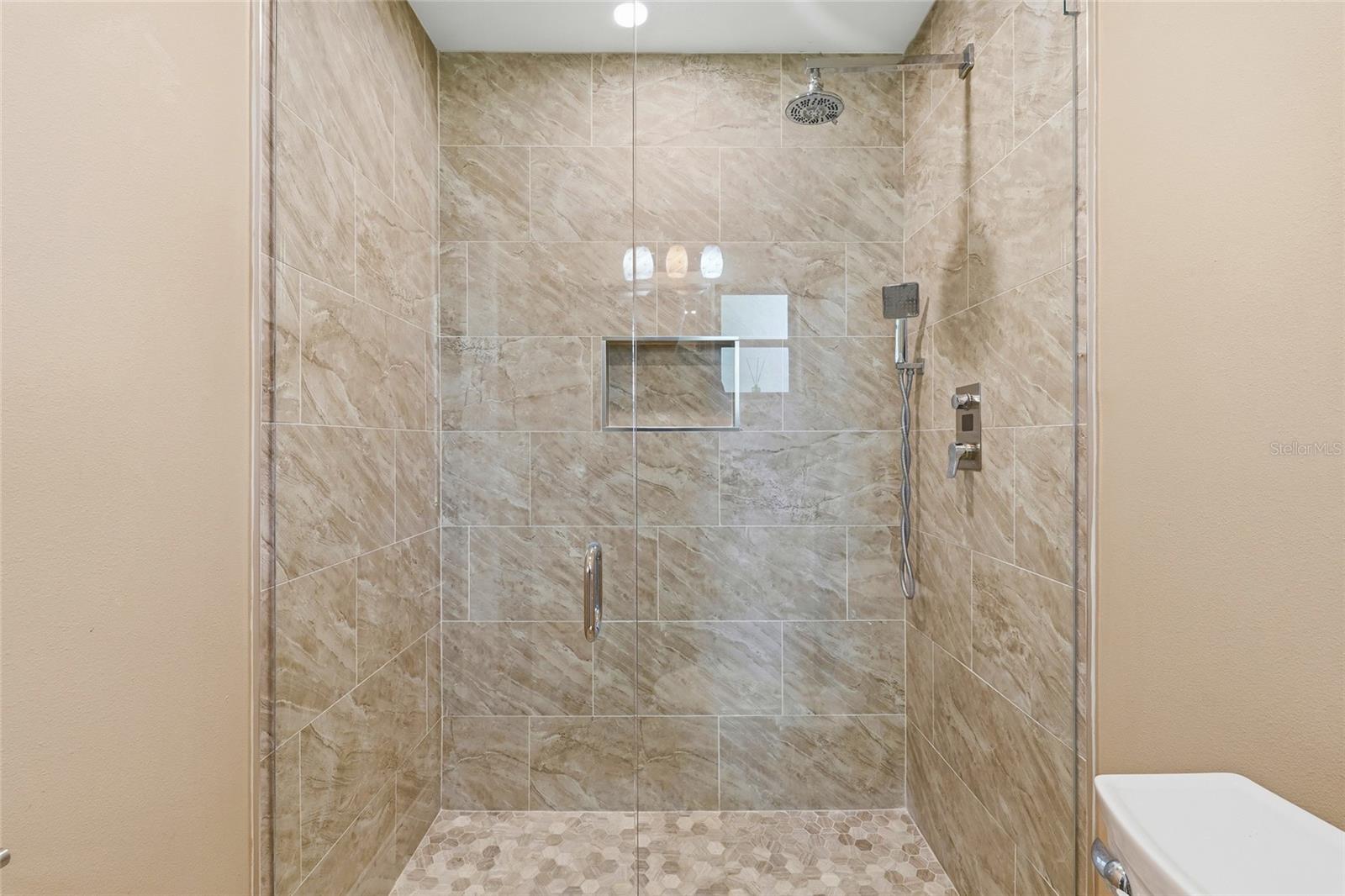 7101 FAIRWAY BEND CIR, SARASOTA, FL — photo 13