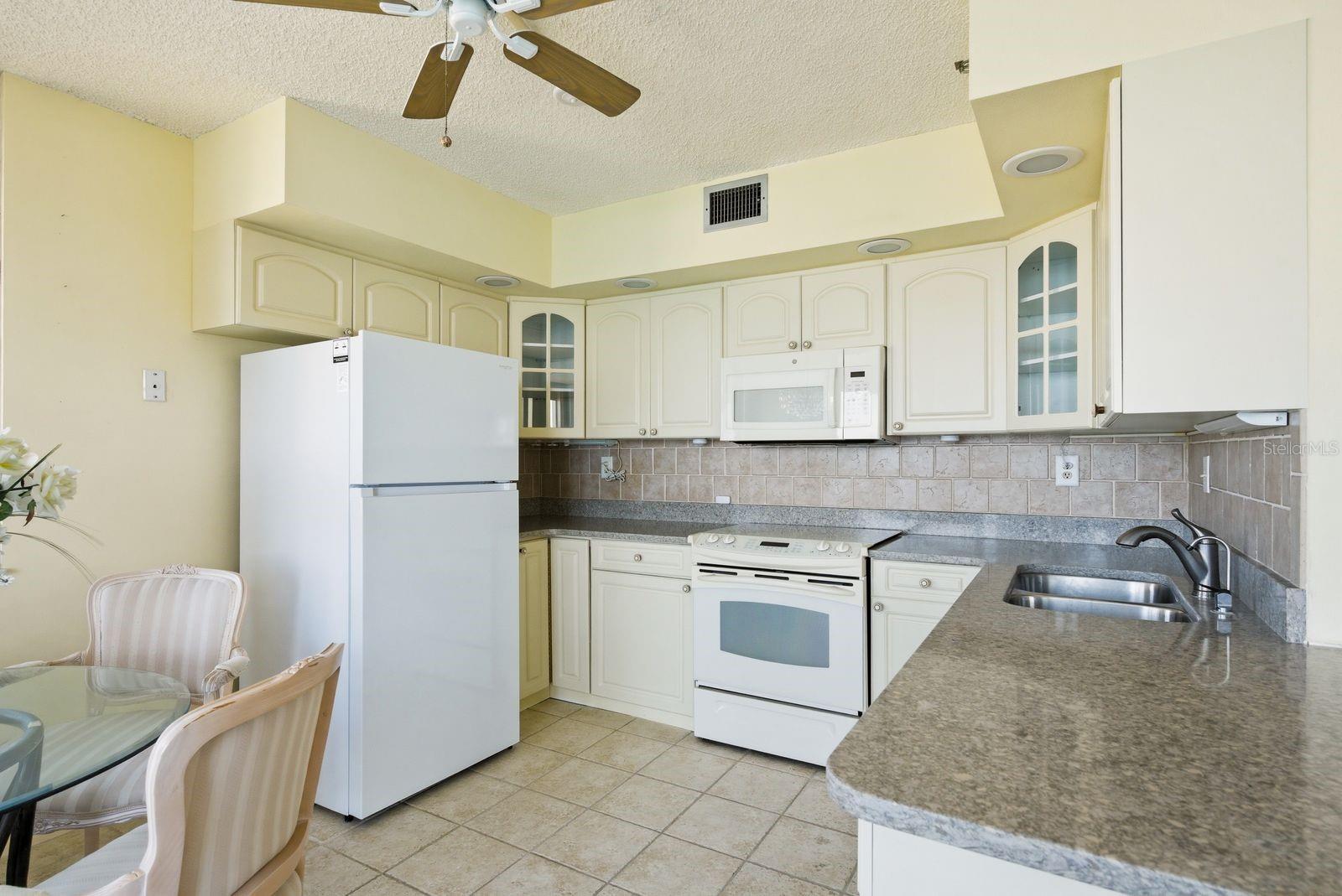 6287 BAHIA DEL MAR CIR #1202, ST PETERSBURG, FL — photo 12