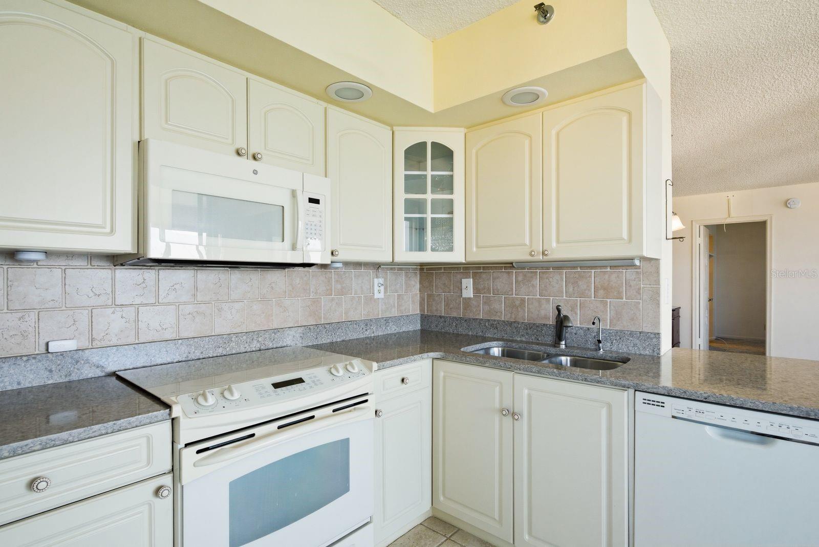 6287 BAHIA DEL MAR CIR #1202, ST PETERSBURG, FL — photo 13