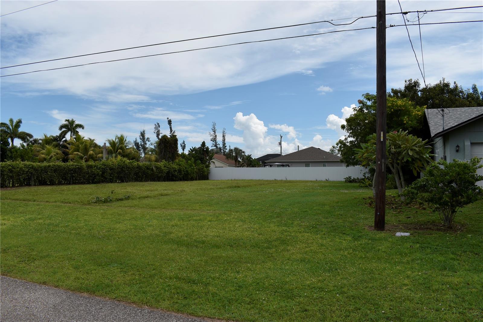 805 SW 6TH CT, CAPE CORAL, FL — photo 2