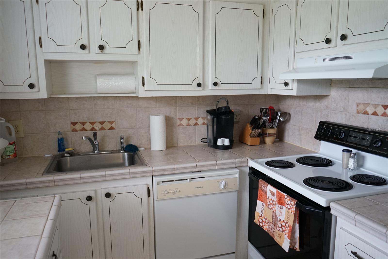 101 CAMBRIDGE TRL #205, SUN CITY CENTER, FL — photo 4