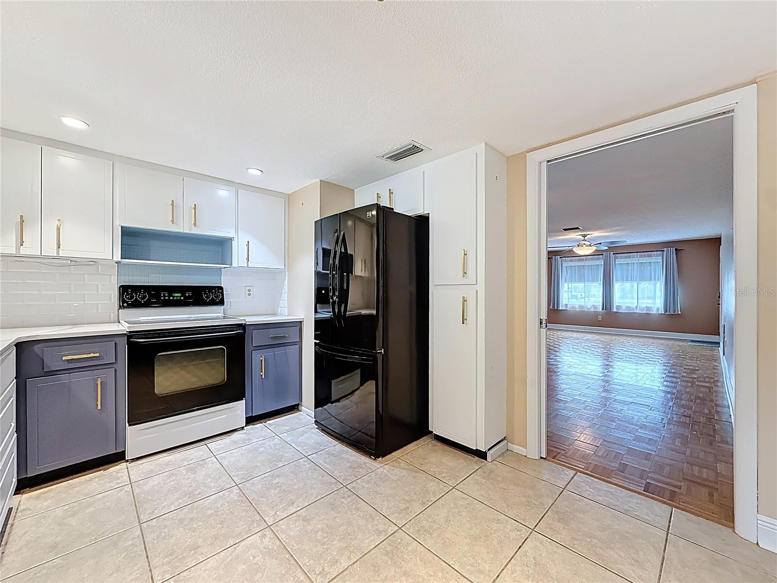 403 MINDY DR, LARGO, FL — photo 4