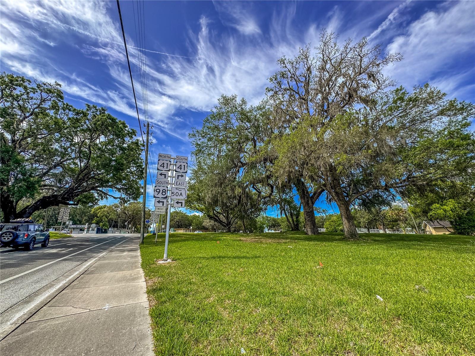 615 OLD HOSPITAL DR, BROOKSVILLE, FL — photo 2