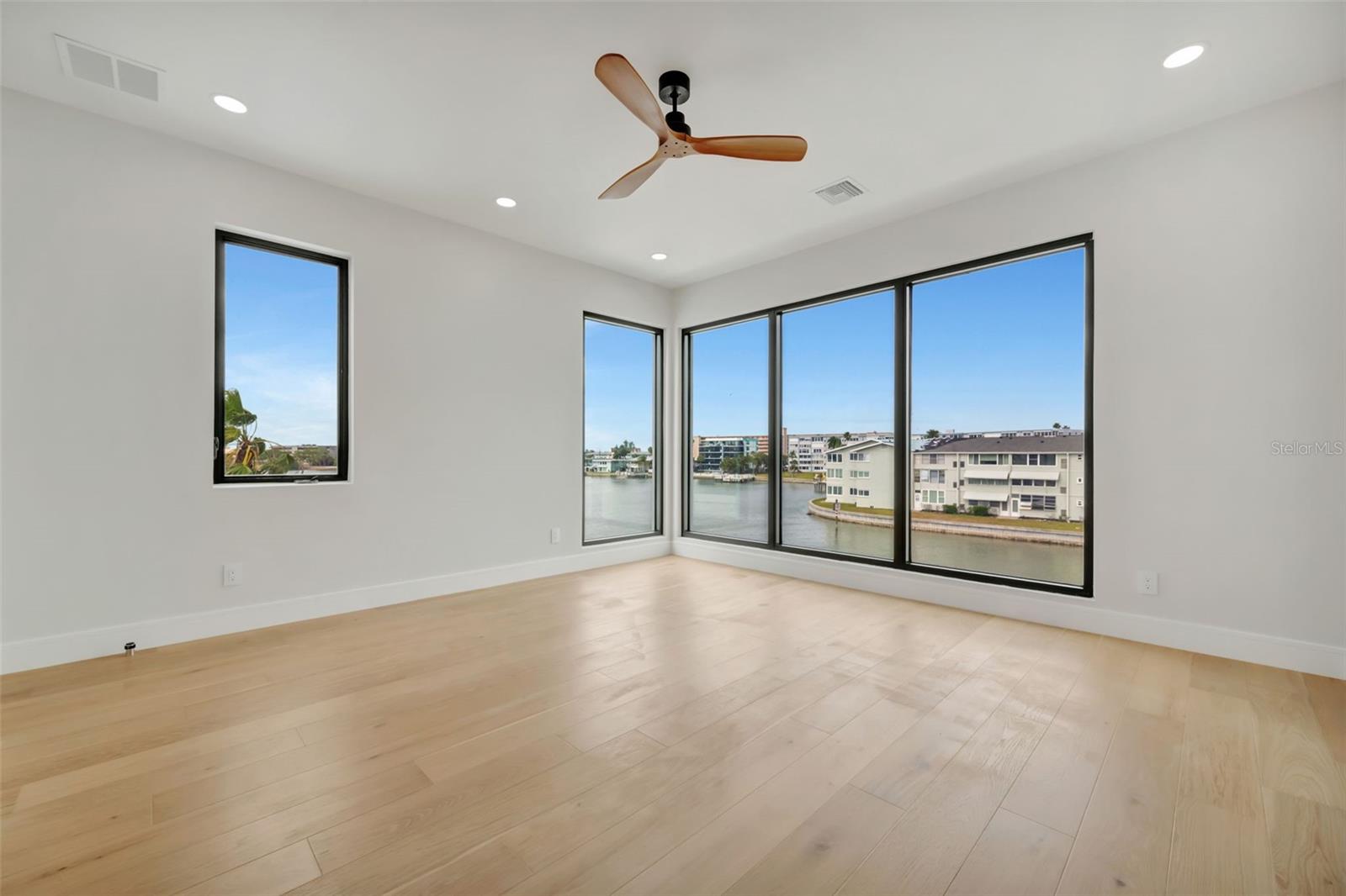 7176 S SHORE DR S, ST PETERSBURG, FL — photo 28