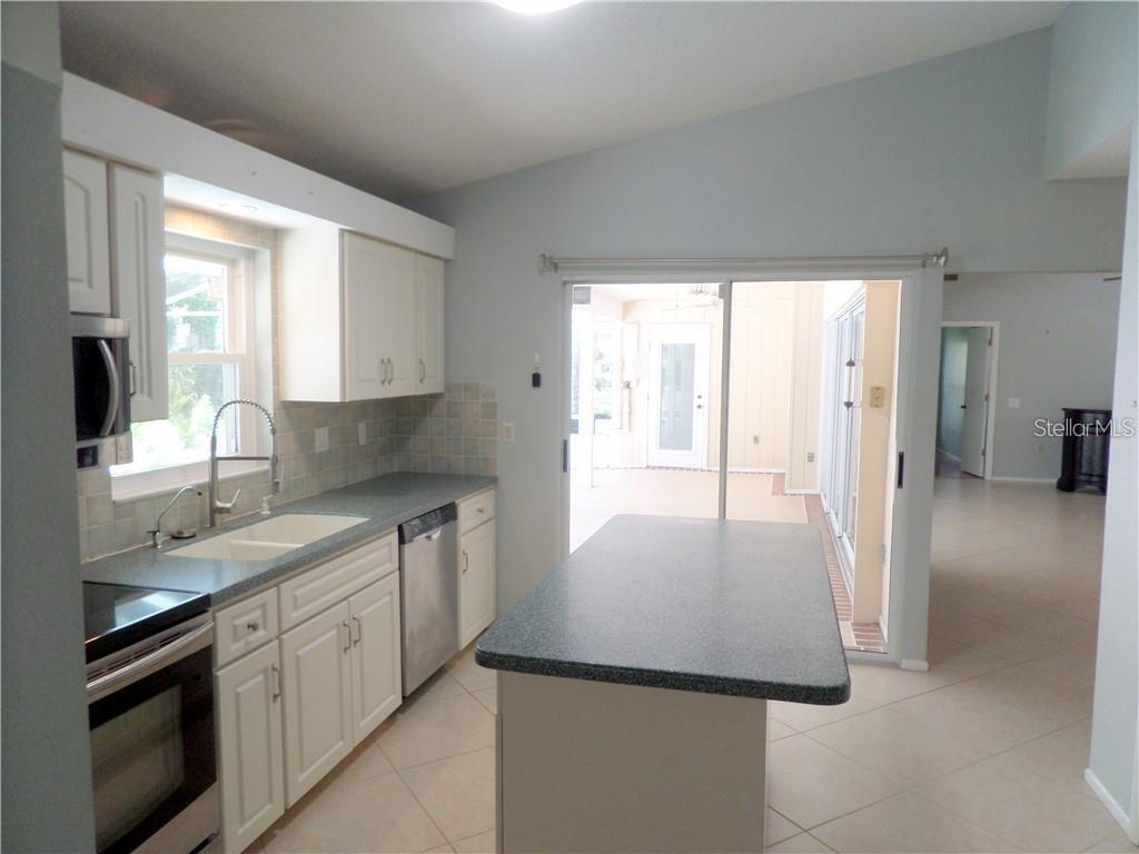 3601 GARDEN LAKES CLENET, BRADENTON, FL — photo 8