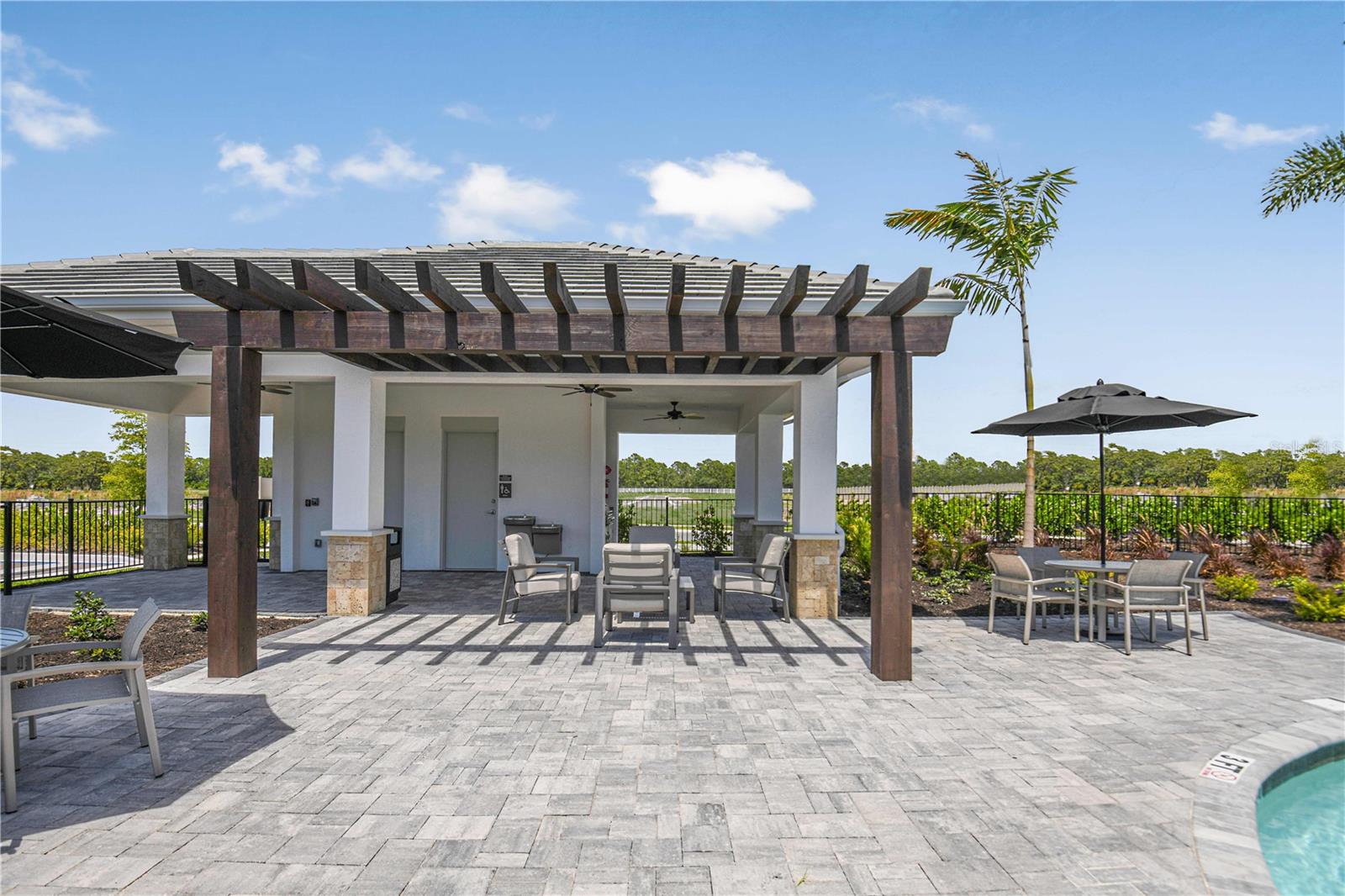 10605 ORBIT TER, SARASOTA, FL — photo 26